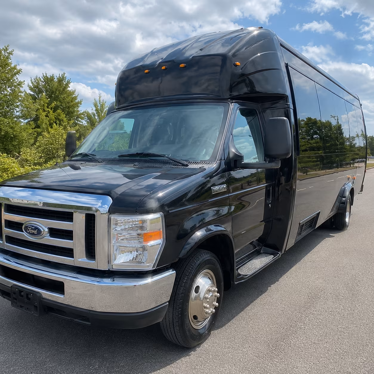 Raleigh Winery Tour & Pub Crawl Transportation party bus exterior